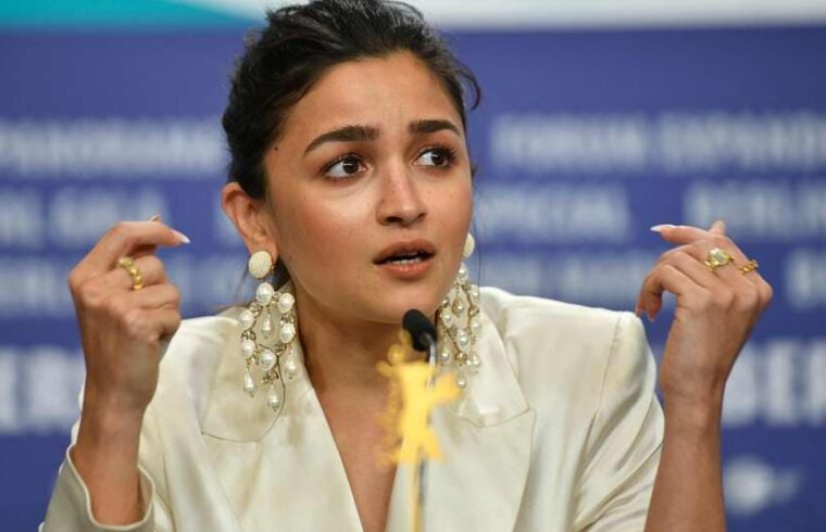 अपने सोशल मीडिया से आरआरआर फिल्म के पोस्ट्स हटाने के लिए आलिया भट्ट ने दी सफाई 