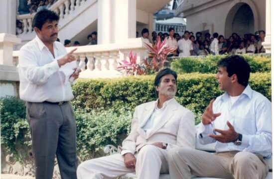 Ek Rishta - The Bond of Love, the first film with Amitabh Bachchan and Akshay Kumar, completes 21 years!