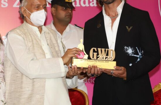 Hit Bollywood actor-director duo Vidyut Jammwal and Farooq Kabir were honored at the Global Wellness Awards.