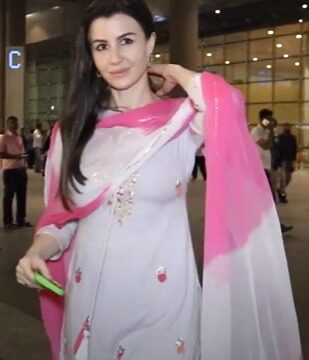 Giorgia Andriani gives full desi kudi vibes to fans stunned, actress imprisoned at airport camaro